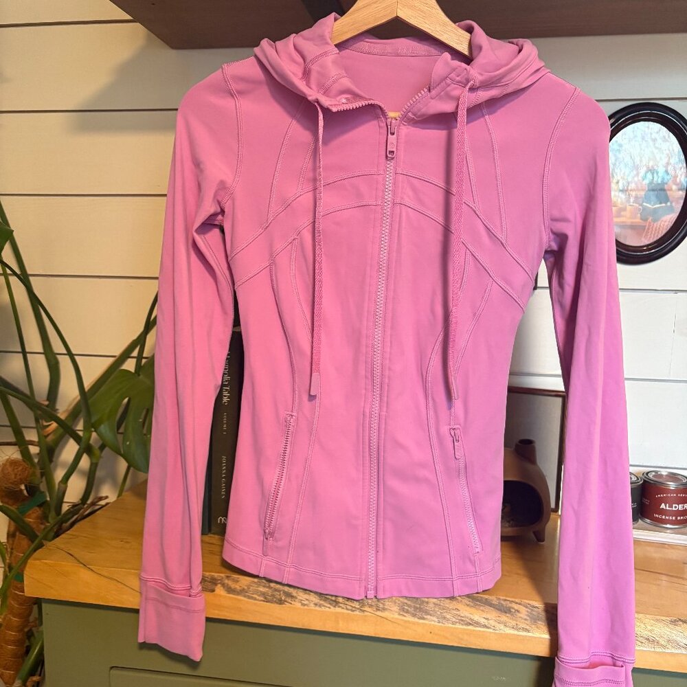 Lululemon zip-up in the prettiest pink 💗 Size 2
